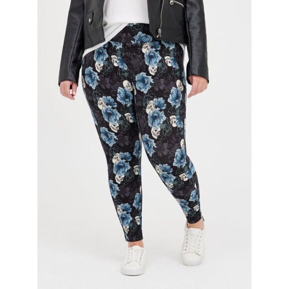 Torrid SKULL Rose PIXIE Pull On Size 1X PANTS Ponte STRETCH Crop SKINNY Goth EMO - Picture 1 of 11